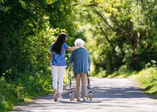 Alzheimer-i: si të njohim simptomat e para, kush preket dhe çfarë duhet të bëjmë